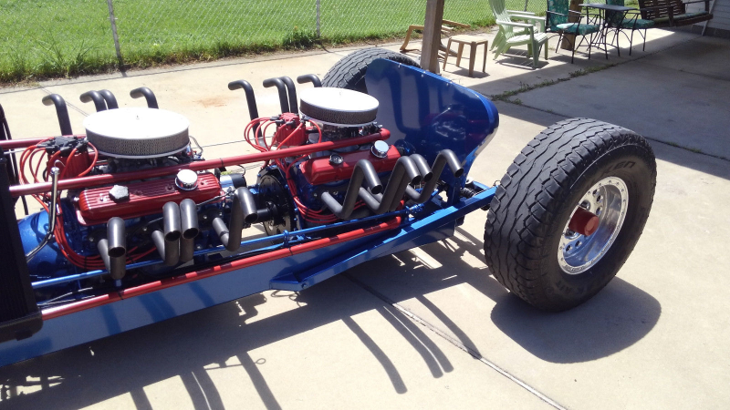 Illustration for article titled Someone's Selling a Postal Jeep Powered by Two Small-Block Chevy Motors Bolted Together